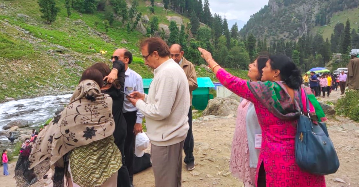 Kashmir tour for 60+ people