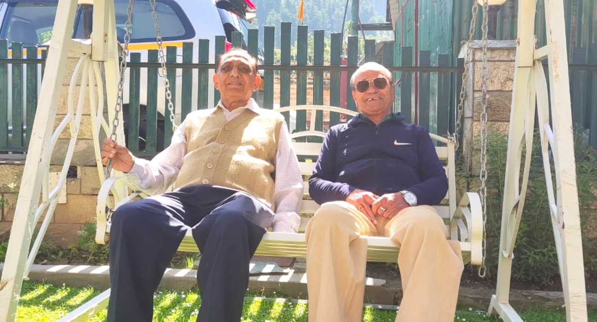 Gift Kashmir Group Tour for Senior Citizen