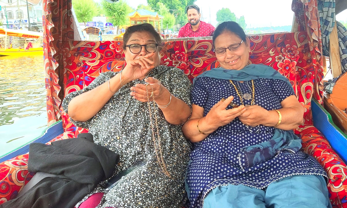 Kashmir holiday package for Senior Citizen