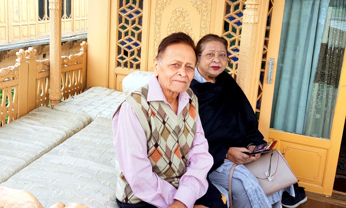 Kashmir tour package for Senior Citizen